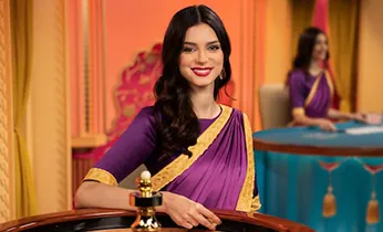 Người hỗ trợ khách hàng đang tư vấn qua tai nghe, minh họa dịch vụ 24/7 của f8bet 2a